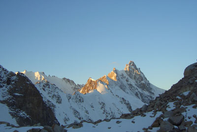 Утро на леднике Западный Кенчат (24.09.2005).